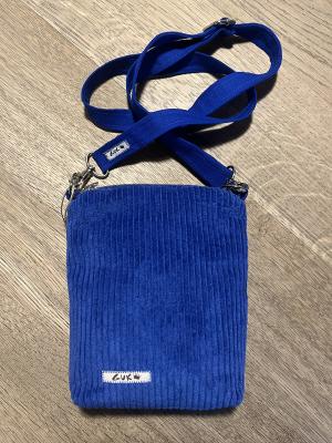 Rückseite aus farblich passendem Cordstoff